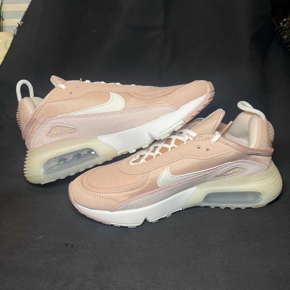 Nike Women’s Air Max 2090 Size 7- Pink Oxford/White
